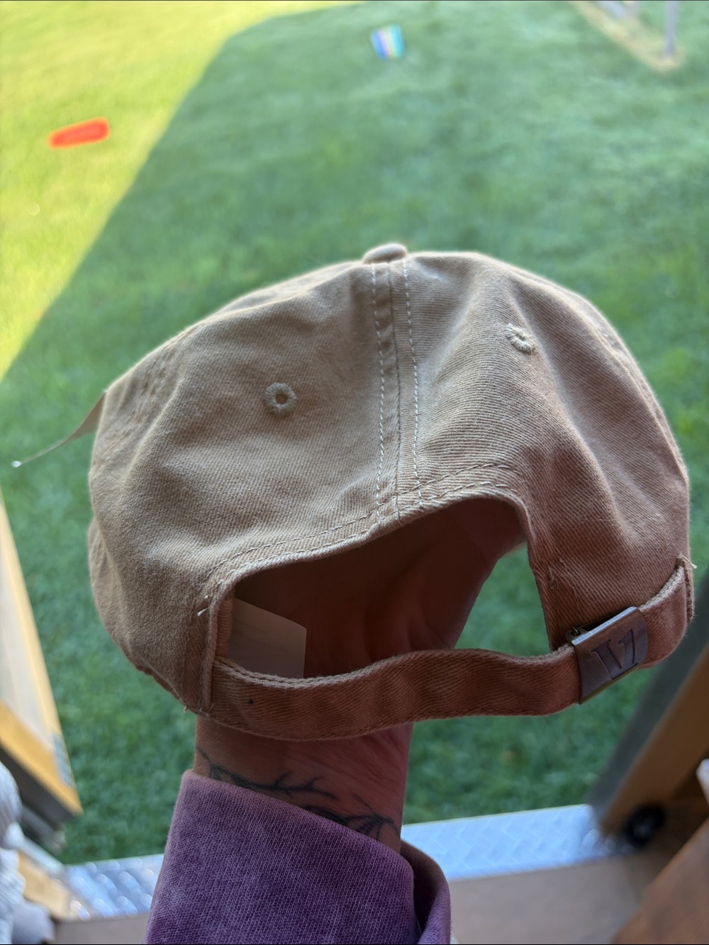 NWT Vuori Tan Embroidered Logo Baseball Hat - Picture 3 of 4